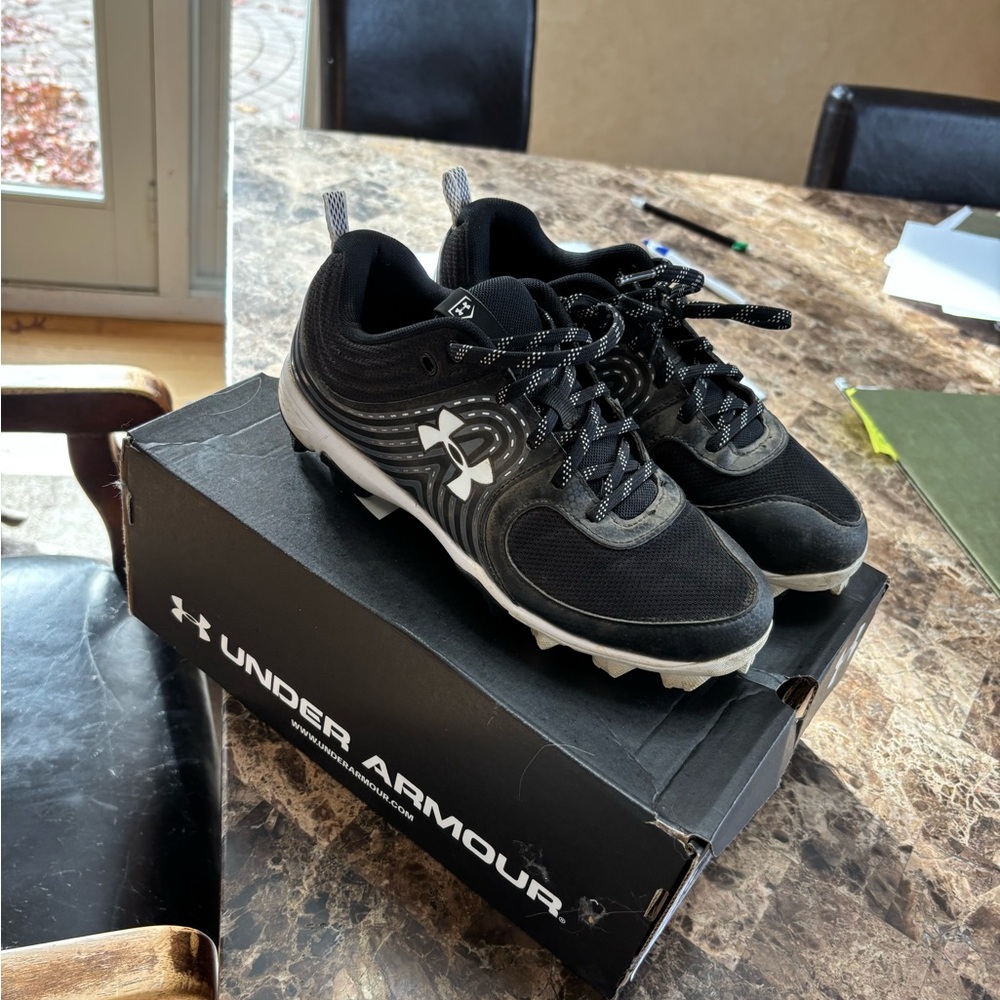 Under Armour women's Black Cleats